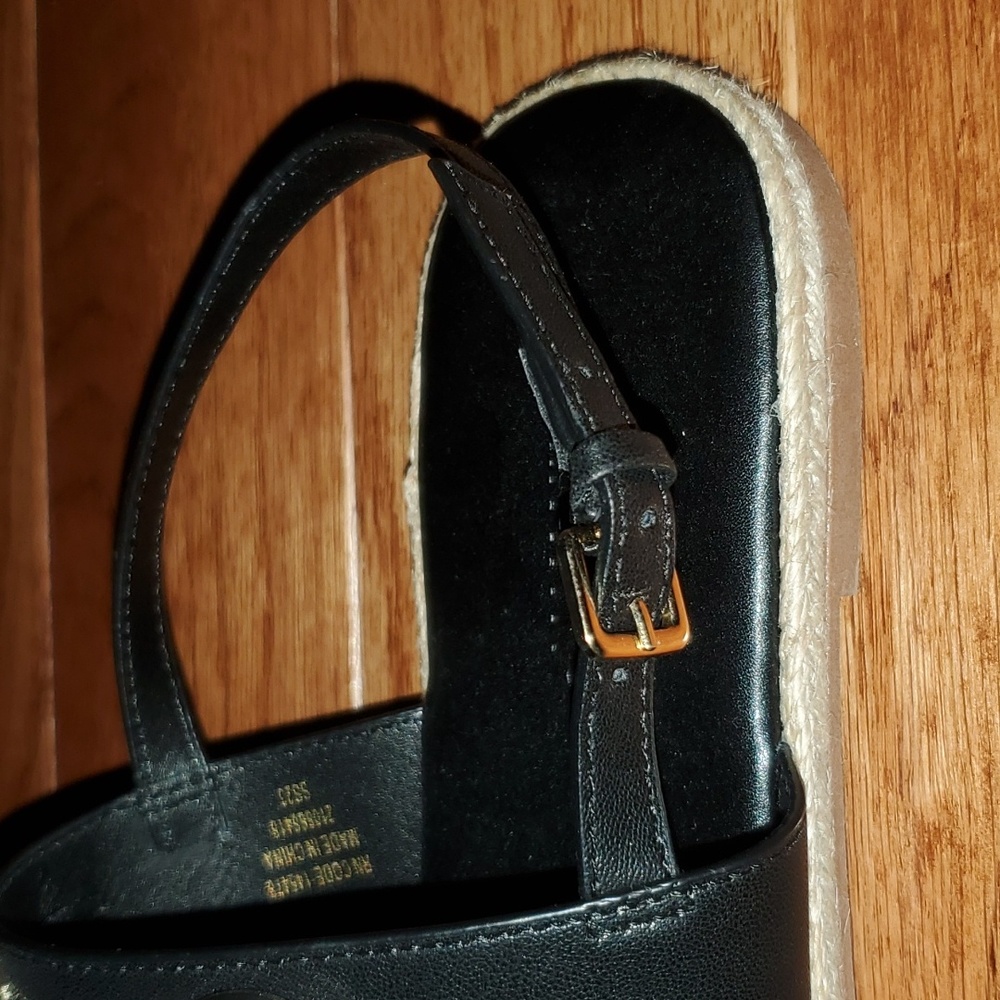 Sandals - Picture 7 of 8